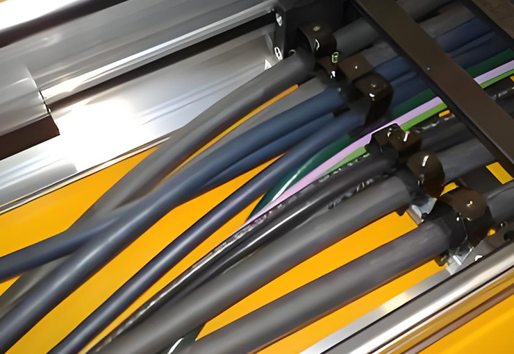 The cable length inside the drag chain